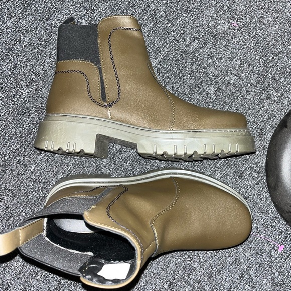 Green leather Chelsea boots with a punk vibe #grunge - Picture 2 of 6